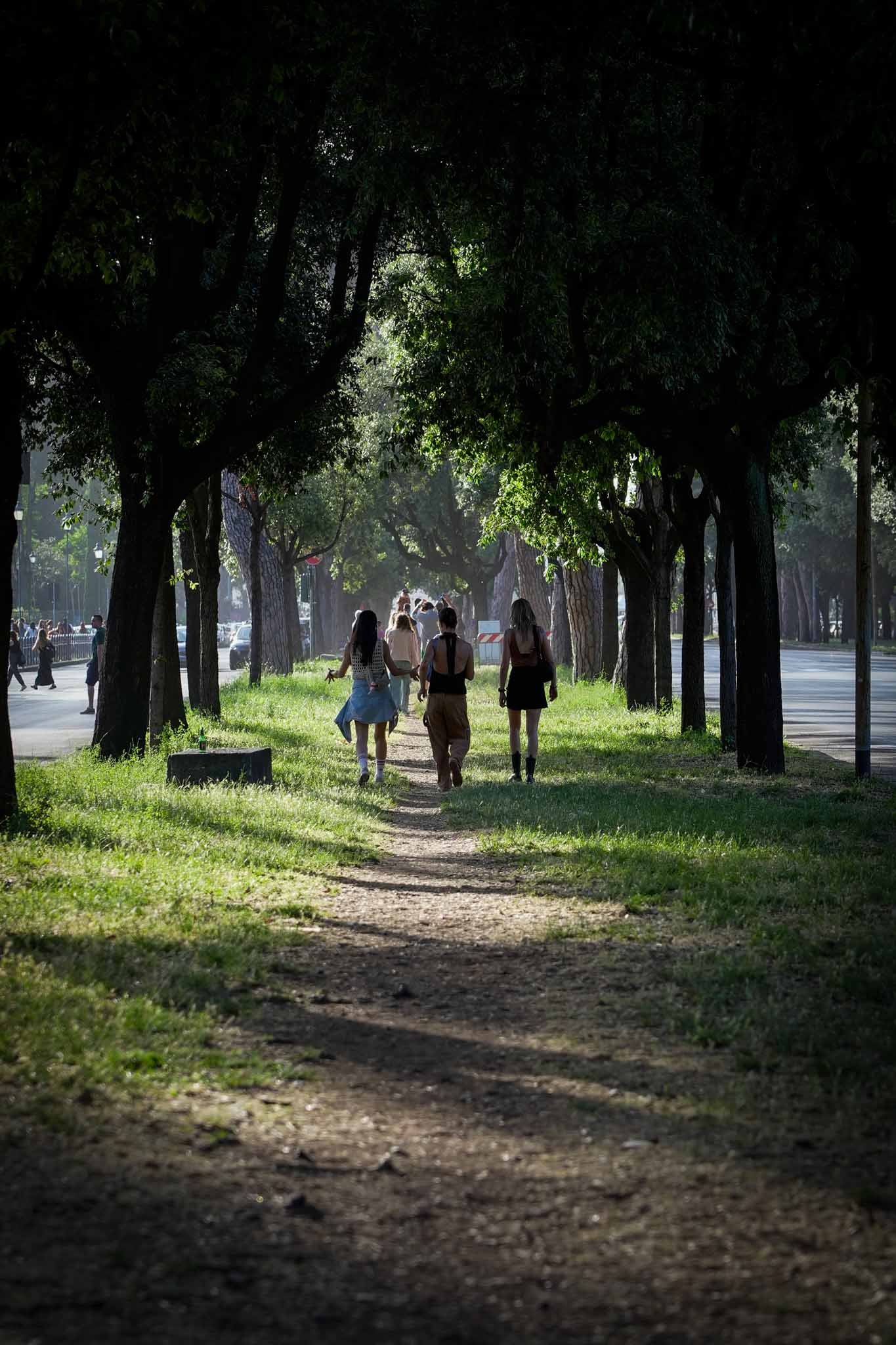 レタッチ外注｜個人（フリーランス）vs 法人（会社）どっちに頼むべき？