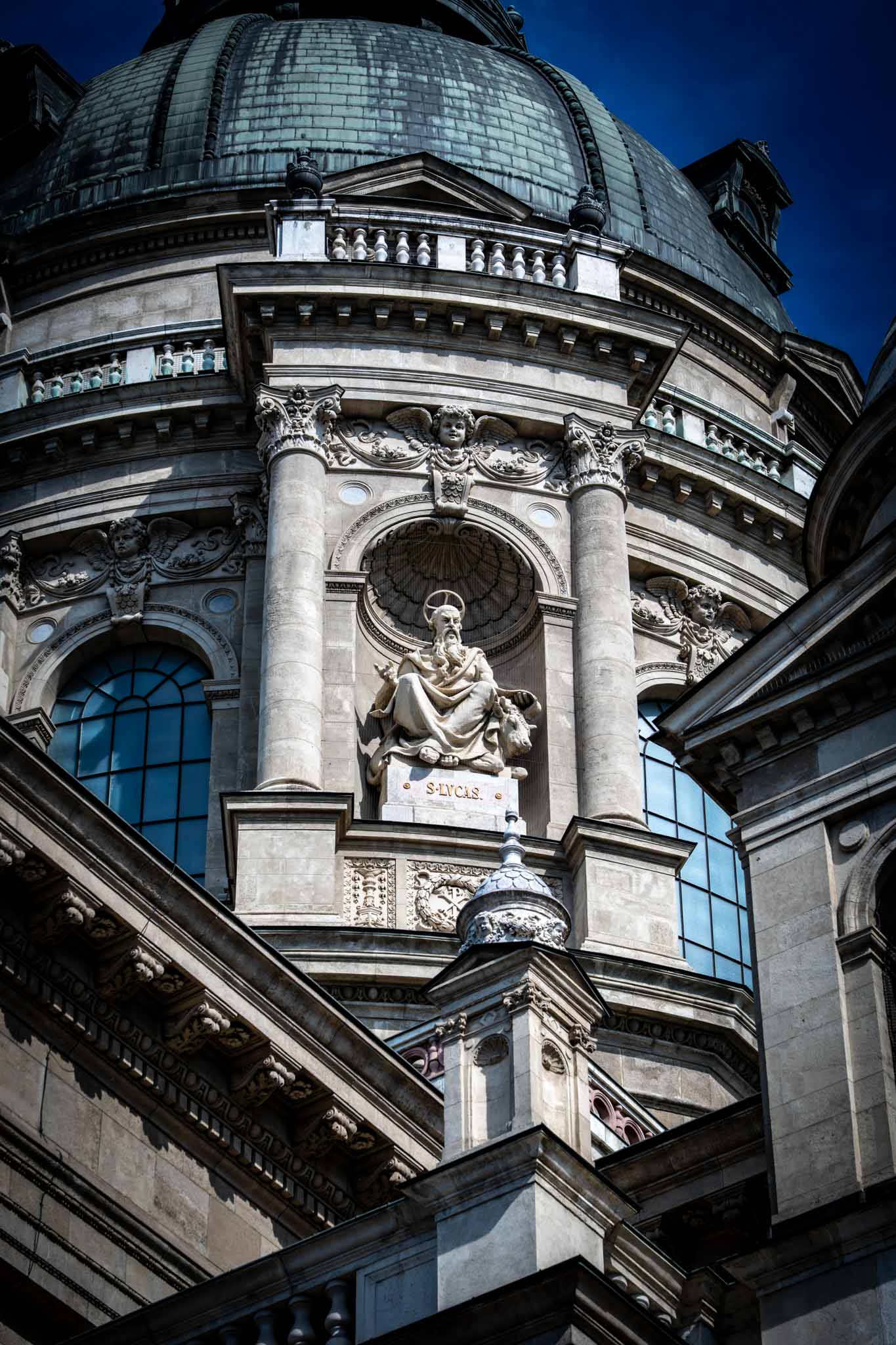 Photoshopアクションとは？作業効率を10倍にする自動化テクニック