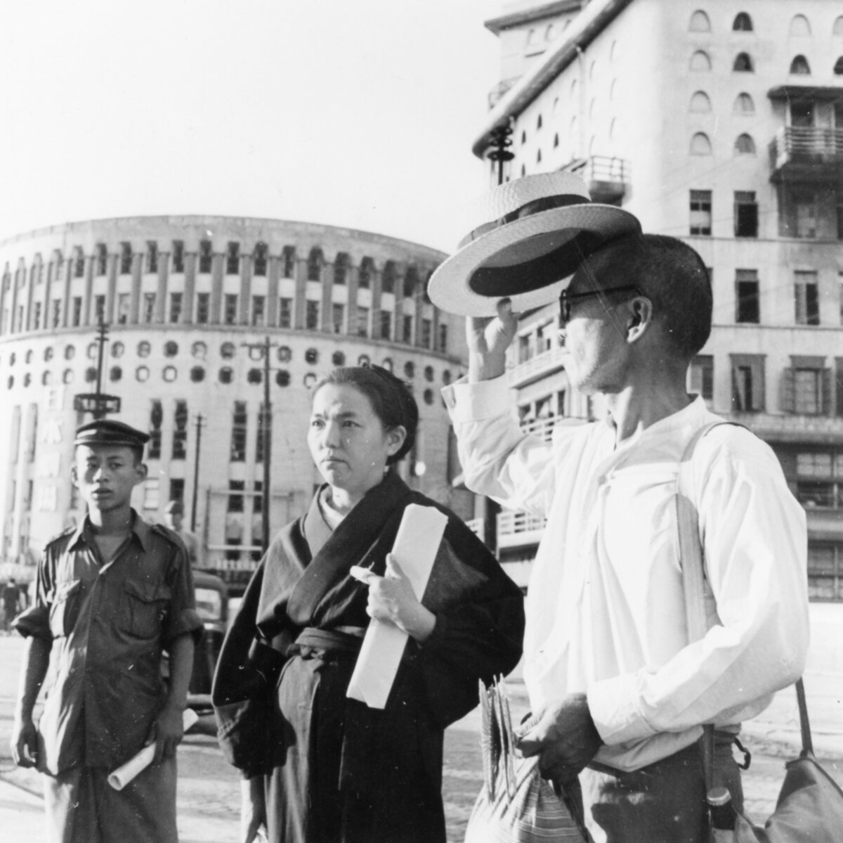 東京の街角 白黒写真