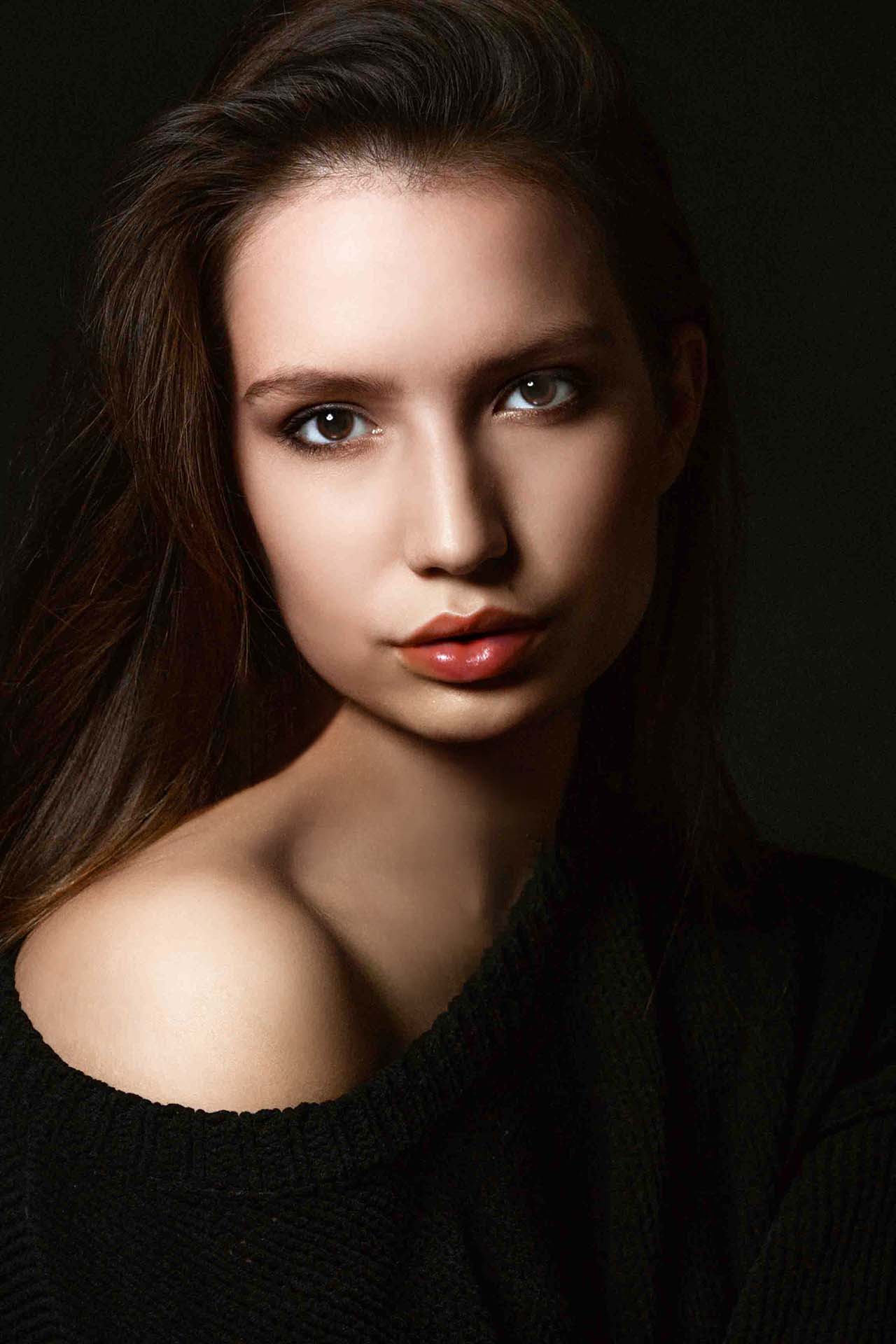 女性モデルのレタッチ後